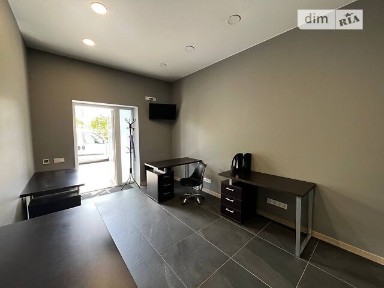 Продаж комерційного приміщення на вул. Гнатюка 4А, площа 18.9 кв. м • ID 33119801