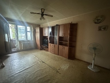 Продам 2 кімнатну квартиру 2й поверх Миколи Світальського 18