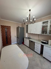 Продам трех- комнат квартиру на Семена Палия/Высоцкого