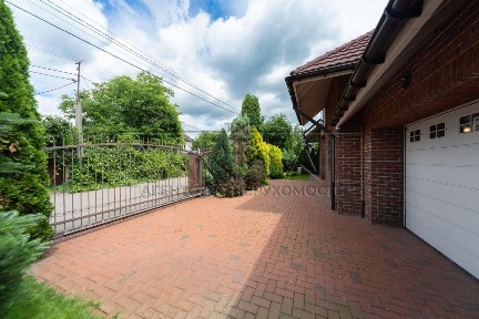 Будинок 4 кімнати, 200 м² - Дарницький, паркінг