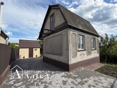 Продам невеликий будинок з новим ремонтом