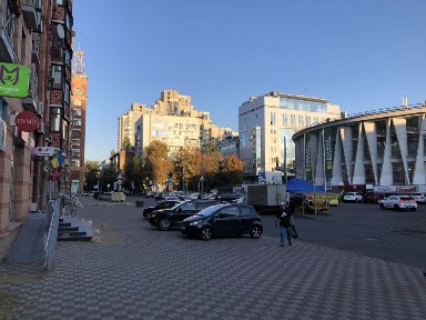Оренда фасадного приміщення на Панаса Мирного 5