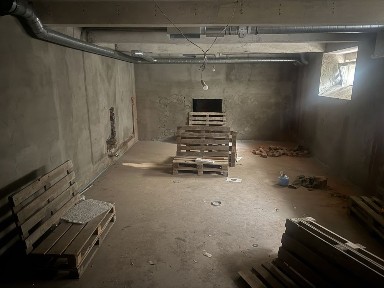 Напівпідвал, центр Ужгород 300 кв. м.