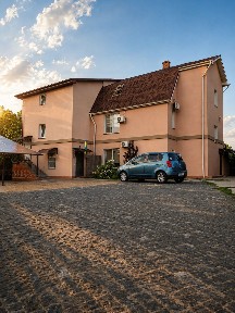 Квартира с парковкой, баней мангальным комплексом
