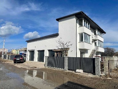 Продаж комерційного комплексу у Вишгороді 300 м², 8 соток, 7 км від Києва