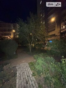 Здається в оренду просторе нежитлове приміщення вільного призначення площею 154 м² за адресою: вул. Раїси Окіпної, 4А.