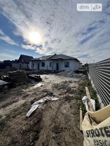 Продаж 1 поверхового дуплекса з ділянкою на 3 сотки, 81.6 кв. м, 3 кімнати, на вул. Травнева • ID 34822718