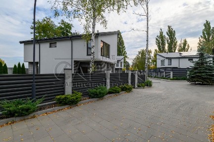 ПРОДАЖ будинку з частковим ремонтом в закритому містечку Гореничі
