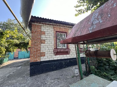 Будинок на скалі біля м-ну Покупайка