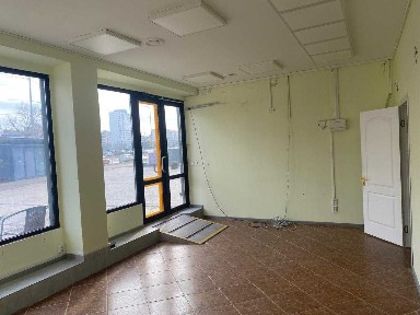 Оренда торгового фасадного приміщення 43 м/2