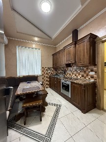 новий будинок в Кіцмані