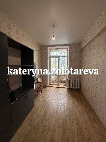 Продам 2 комнатную квартиру в Сталинке 3эт/9 с лифтом, м. Захисників України, по пр Героев Харькова д 96, всем известная 7этажка с ремонтом!