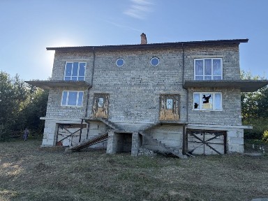 Продам спарений котедж