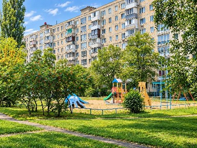 Продаж трикімнатної на Левіцького (Курчатова) Лісовий масив