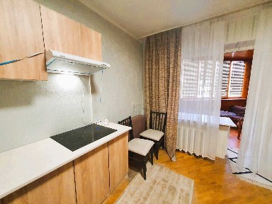 Продаж великої 2к квартири на Вишняківська, 7а
