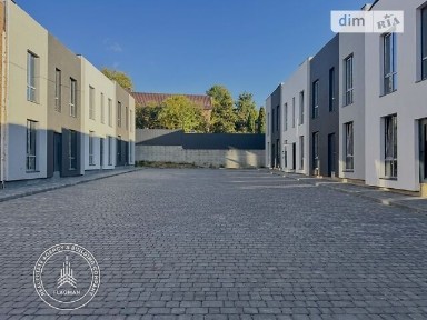 Продаж 2 поверхового таунхауса з ділянкою на 2 сотки, 92 кв. м, 3 кімнати, на вул. Спортивна • ID 35036940