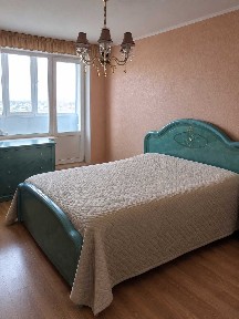 Продаю 3-к квартиру метро Спортивная Защитников Украины Конный Рынок