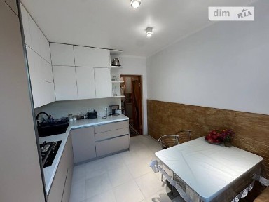 Продаж 3к квартири 67 кв. м на вул. Незалежності 177 • ID 35037245
