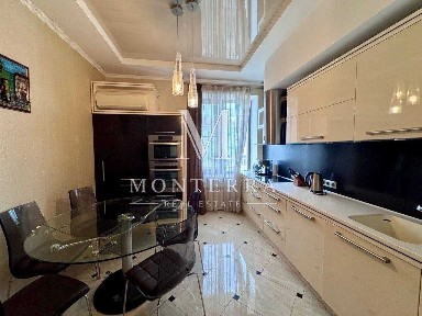 Без%. Продаж 4 кім. квартири, ремонт, історичний центр Києва, вулиця Велика Васильківська, метро Олімпійська