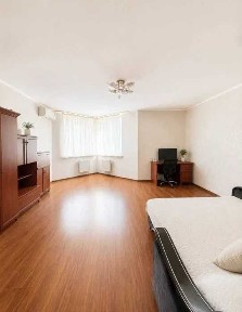 Продам 1-кімнатну квартиру з ремонтом у Києві, Біля метро, Без комісії