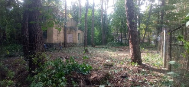 Будинок з банею та басейном в мальовничому місті