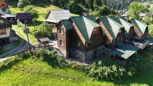 Котедж великої площі з панорамою на гори у Татарові