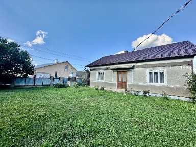 Оренда окремого будинку в р-ні вул. Хотинської, 700$