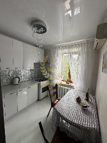 Продаж 1 кімнатної квартири з ремонтом Правий берег, Святошинський район, метро Святошин 5хв, Київ, вул. Львівська