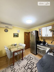 Продаж 4к квартири 80 кв. м на вул. Севастопольська • ID 35037548