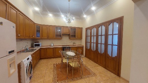 Оренда 3-кімнатної квартири 180 м², Гетьмана Сагайдачного, 5