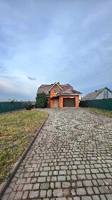 Затишний двоповерховий будинок в с. Стецівка.