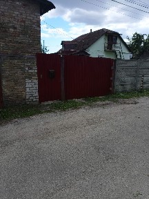 Сдам в аренду в г. Киеве Троещина Деснянский рн кирпичный гараж-сарай под приемку вторсырья, раскрученная точка. Рядом ул. Радунская, ул. Лаврухина.