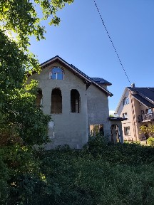 Продаж будинку в Карпатах у м. Косів 380 м2 13 сот. Від власника Без комісії Поштукатурений, зроблено електроенергію є септик та вода