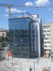 Здам в оренду фасадне приміщення на 1му поверсі з окремим входом, 181м кв у БЦ London,м. Тернопіль, ціна 25$/м кв.