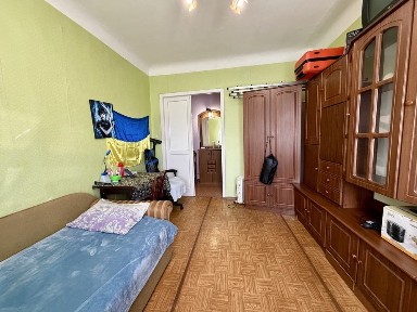 Продаю 2-кімнатну квартиру, пр-т. Центральний, зупинка 