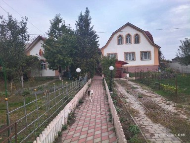 Продаж будинку 210 м²