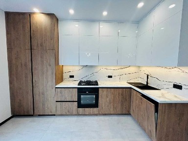 Таунхаус біля школи в Бучі з ремонтом та меблями 100 м² Газ