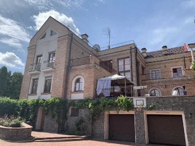 Приватна РЕЗИДЕНЦІЯ біля озера у Києві - 800 м², 12 кімнат, 4 поверхи розкоші серед 22 соток зелені! Подільський район!