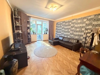 Продаж 4-кімнатної квартири в престижному Франківському районі по вул. Глибока.