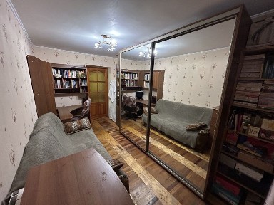 Продаж 4-кімн. квартири 76 м² з меблями, пр. Моторобудівників