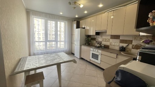 Продам 1к квартиру з ремонтом Кришталеві Джерела Метрологічна 54а