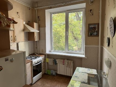 Нагірна, 6/31;Татарка; 2х кімнатна сталінка 58м2; 2 поверх