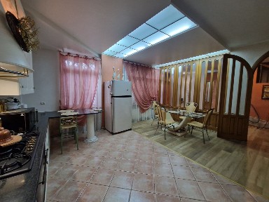 Продаю 2уровннвую квартиру 2 гаража