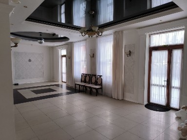 Продаж окремостоячого комерційного приміщення, з своїм двориком, 550м. кв.