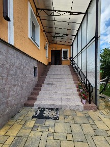 Здам гарний окремий будинок