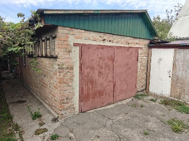 Продам житловий будинок на перехресті вулиць 6-го Грудня і Гетьмана Мазепи.