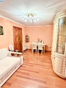 Продається 3 кімнатна квартира з підвалом. Садгора. Опалення індивідуальне.