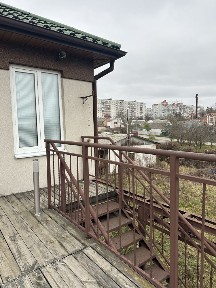 Оренда приміщення на березі р. Рось під офіс, заклад закр. типу, студію