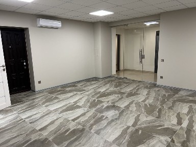 Продам цокольное коммерческое помещение на Каманина