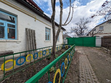 Будинок 100 м² з окремим двором, гаражем та господарськими спорудами, вул. Слобідська RD
